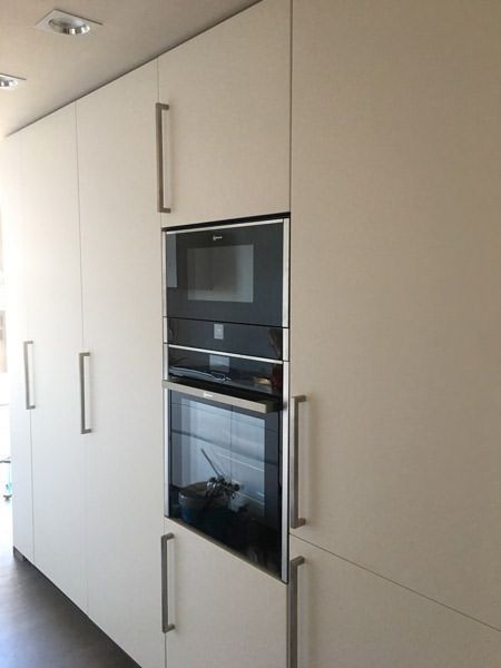 Reforma de cocina en Sant Cugat con muebles laca blanca