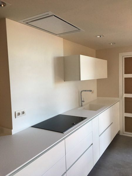 Reforma de cocina en Sant Cugat con campana a techo