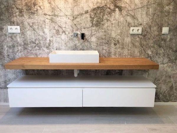 Hornacina decorativa y baño en suite de una reforma en Argentona