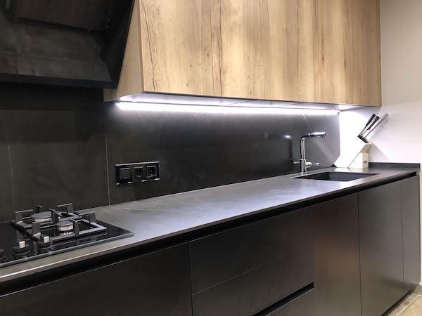 Reforma de cocina en Granollers nobleza y sofisticación - Contemporánea