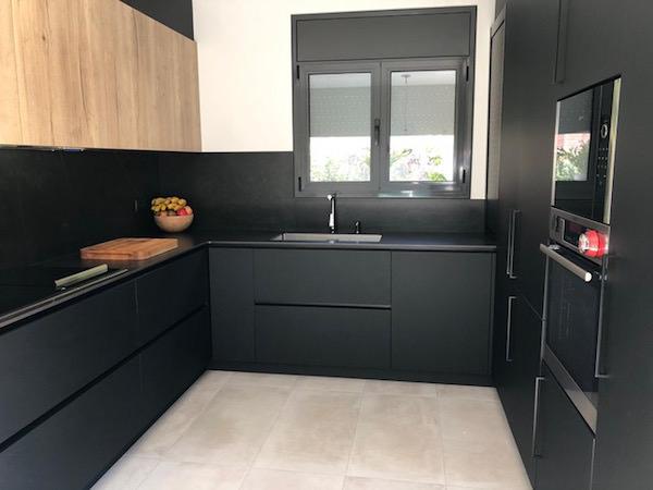 Reforma de cocina y baño en Cardedeu color e innovación - Contemporánea
