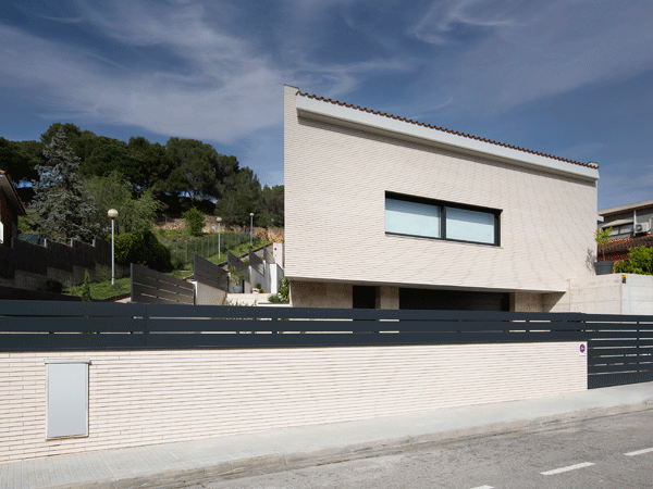 Obra nueva Granollers: un diseño moderno de gran calidez