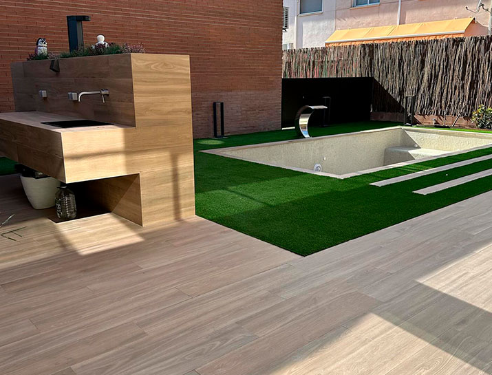 Reforma de terraza Granollers, zona para asados a medida