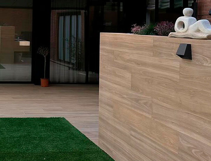 Reforma de terraza Granollers, zona para asados a medida