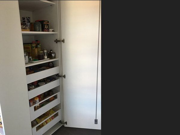 Reforma de cocina en Sant Cugat con espacio de almacenaje