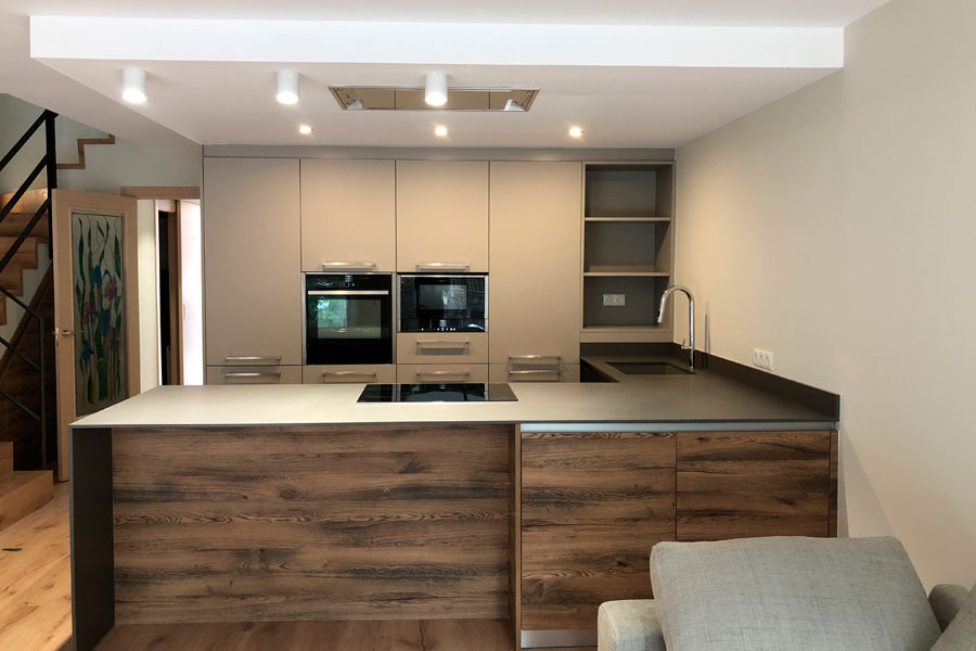 Reforma de cocina: encimera, fregadero y extractor