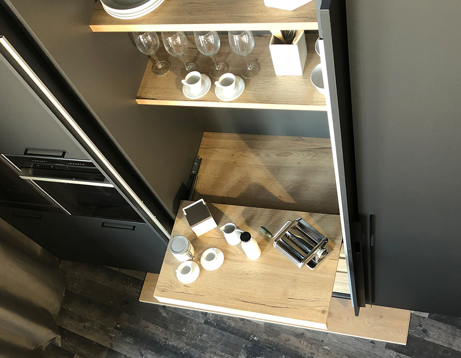 Para tu reforma de cocina queremos proponerte una solución que gana cada vez más adeptos: la columna de desayuno.